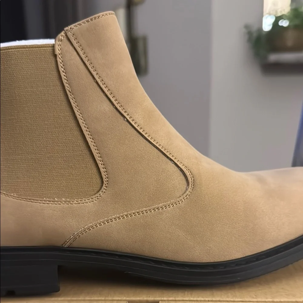 Coutgo Men's Chelsea Boots Leather Slip-on Boot 🥾 Size 10.5 Brand New